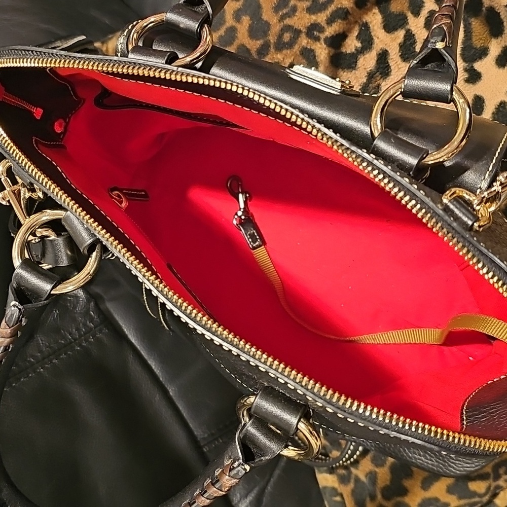 DOONEY & BOURKE BAG... EXCELLENT CONDITION - Picture 9 of 16